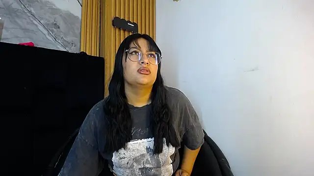 Girl Scarlett  online show from 05/26/26, 11:41