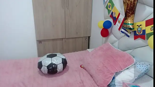 Snapshot of Valeria_Santos_ chatting on 06/18/26, 01:49 Valeria Santos online show from 06/18/26, 01:49