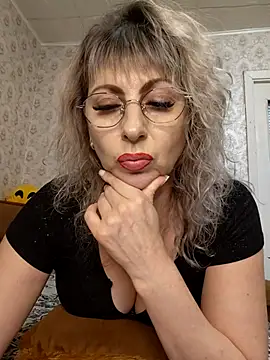 Snapshot of Kitty-MEOWW chatting on 07/14/26, 02:01 Kitty-MEOWW online show from 07/14/26, 02:01