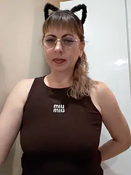 Snapshot of Kitty-MEOWW chatting on 06/28/26, 10:49 Kitty-MEOWW online show from 06/28/26, 10:49