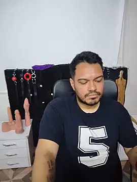 Snapshot of -AlejandroT- chatting on 05/20/26, 08:28 -AlejandroT- online show from 05/20/26, 08:28