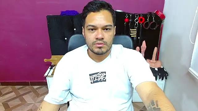 Snapshot of -AlejandroT- chatting on 05/28/26, 04:42 -AlejandroT- online show from 05/28/26, 04:42