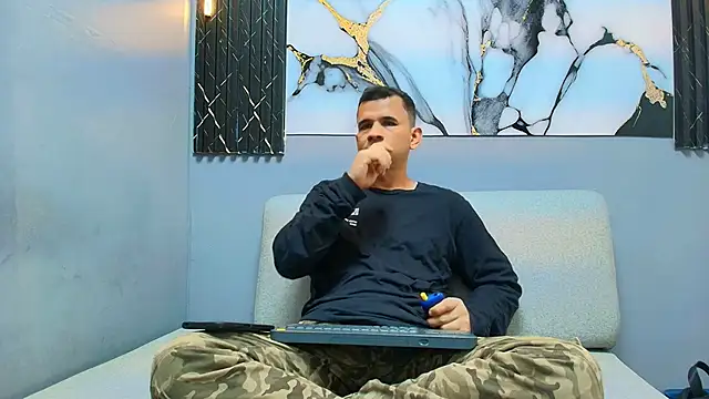 Snapshot of matthew_white2 chatting on 05/22/26, 07:23 matthew white2 online show from 05/22/26, 07:23