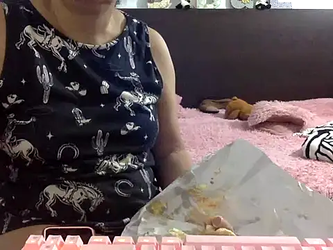 Snapshot of mommy-flabia chatting on 07/06/26, 01:56 mommy-flabia online show from 07/06/26, 01:56