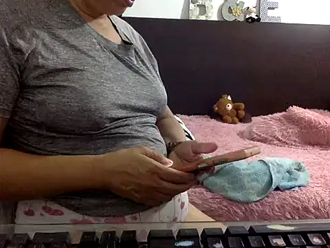 Snapshot of mommy-flabia chatting on 07/18/26, 01:58 mommy-flabia online show from 07/18/26, 01:58