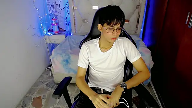 Snapshot of zxvn_n chatting on 06/01/26, 01:44 zxvn n online show from 06/01/26, 01:44