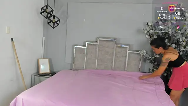 Snapshot of Sofiawonderr chatting on 06/14/26, 07:48 Sofiawonderr online show from 06/14/26, 07:48
