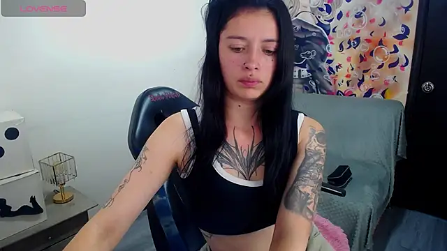 Lucia evans22 online show from 07/10/26, 07:47