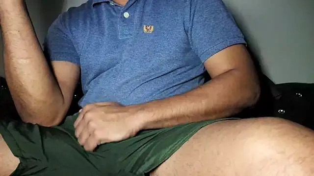 Snapshot of psexplr chatting on 11/19/25, 06:19 psexplr online show from 11/19/25, 06:19