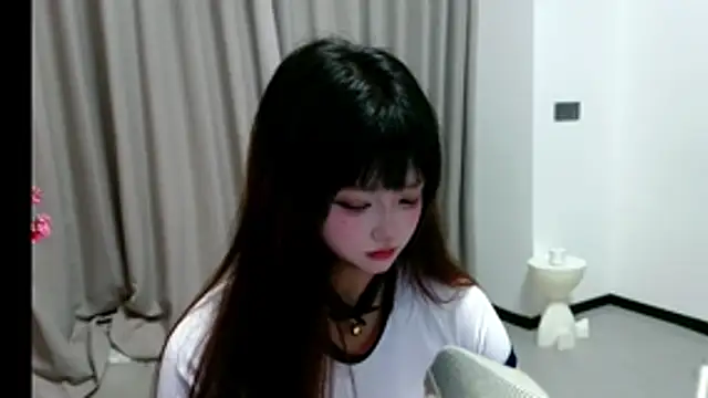 Snapshot of yan-0705 chatting on 06/01/26, 11:32 yan-0705 online show from 06/01/26, 11:32