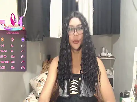 Snapshot of BeatrixGray02 chatting on 05/26/26, 04:27 BeatrixGray02 online show from 05/26/26, 04:27