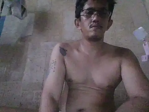 Snapshot of MikeSweet2026 chatting on 05/28/26, 03:47 MikeSweet2026 online show from 05/28/26, 03:47