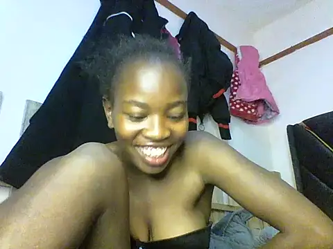 Snapshot of aliana082169 chatting on 05/22/26, 06:55 aliana082169 online show from 05/22/26, 06:55
