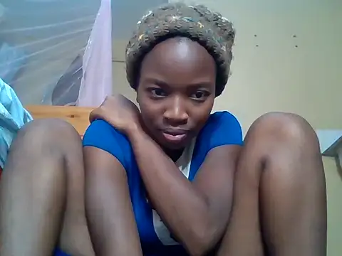 Snapshot of aliana082169 chatting on 07/07/26, 01:14 aliana082169 online show from 07/07/26, 01:14