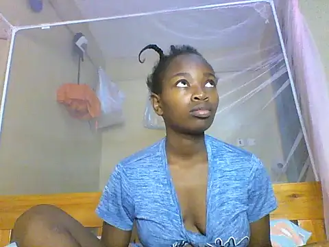 Snapshot of aliana082169 chatting on 06/22/26, 08:44 aliana082169 online show from 06/22/26, 08:44