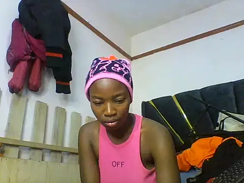 Snapshot of aliana082169 chatting on 06/06/26, 02:28 aliana082169 online show from 06/06/26, 02:28