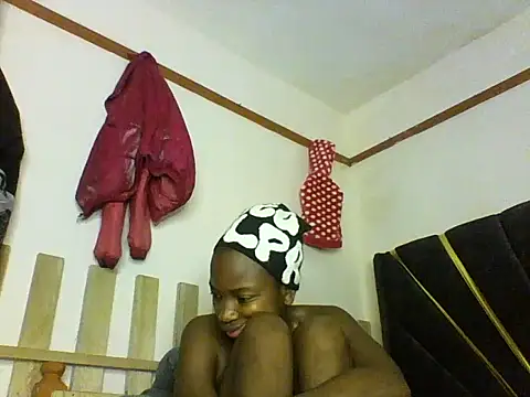 Snapshot of aliana082169 chatting on 05/28/26, 08:11 aliana082169 online show from 05/28/26, 08:11