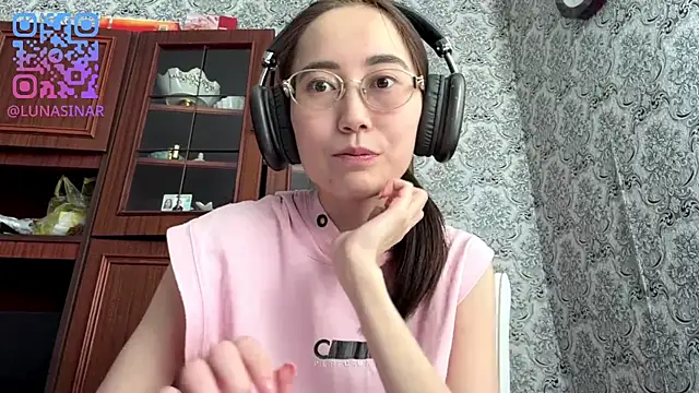 VickieTrudo online show from 06/12/26, 04:32