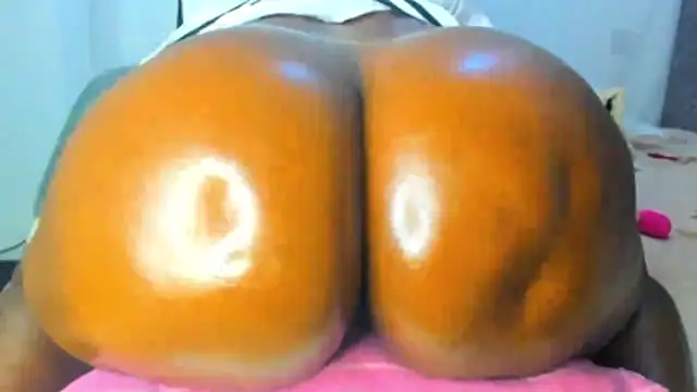 Snapshot of bigass_cutie chatting on 06/04/26, 02:38 bigass cutie online show from 06/04/26, 02:38