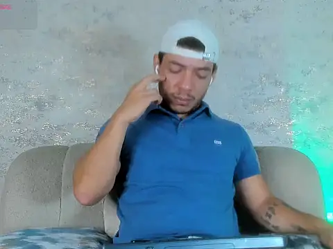 Snapshot of OliverWyse chatting on 06/24/26, 11:46 OliverWyse online show from 06/24/26, 11:46