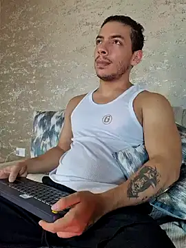 Snapshot of OliverWyse chatting on 06/22/26, 11:57 OliverWyse online show from 06/22/26, 11:57