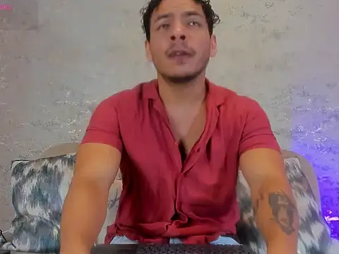 Snapshot of OliverWyse chatting on 06/24/26, 12:20 OliverWyse online show from 06/24/26, 12:20