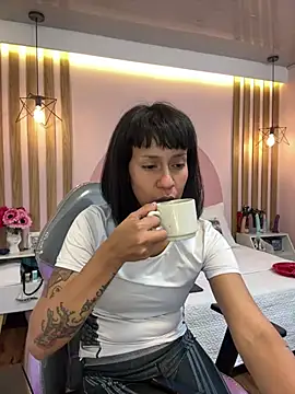Snapshot of Valkiriia_wiine chatting on 06/20/26, 03:33 Valkiriia wiine online show from 06/20/26, 03:33