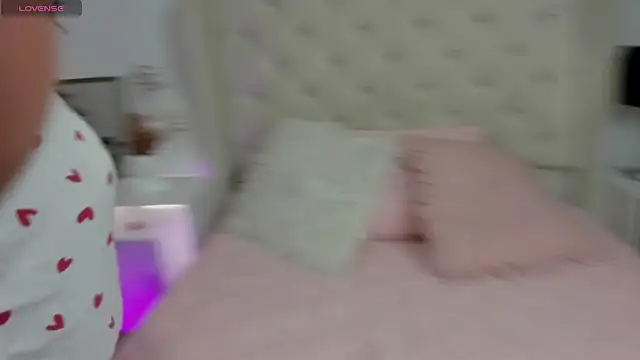 JadeBellee online show from 06/25/26, 05:29