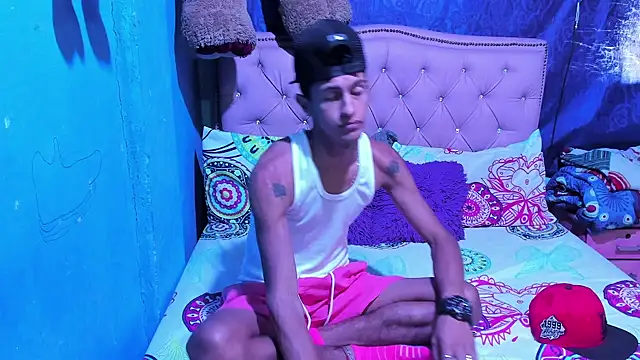 sexy guys23 online show from 05/22/26, 08:51