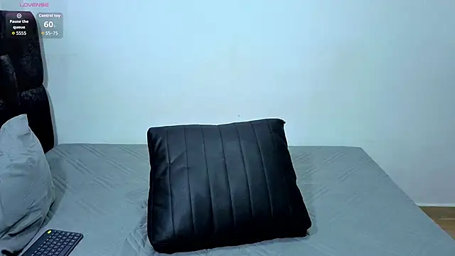 Snapshot of Luke_Muscle chatting on 07/01/26, 12:44 Luke Muscle online show from 07/01/26, 12:44