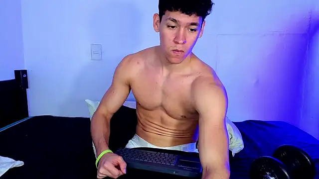 Snapshot of Luke_Muscle chatting on 06/04/26, 02:38 Luke Muscle online show from 06/04/26, 02:38