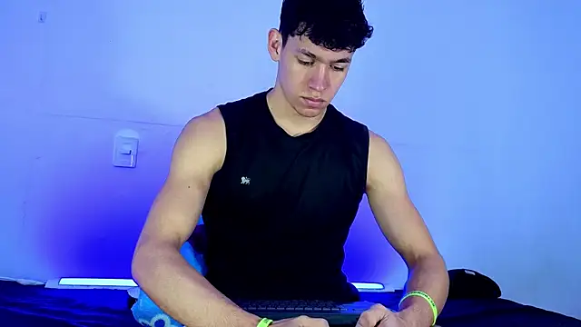 Luke Muscle online show from 05/25/26, 01:10