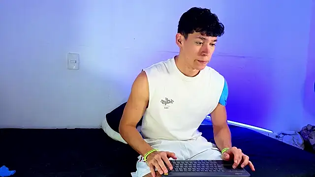 Luke Muscle online show from 05/23/26, 03:22