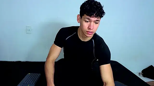 Snapshot of Luke_Muscle chatting on 06/02/26, 01:11 Luke Muscle online show from 06/02/26, 01:11