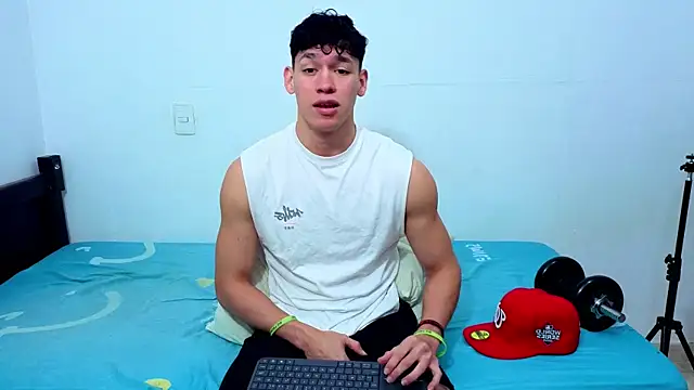 Snapshot of Luke_Muscle chatting on 06/11/26, 02:25 Luke Muscle online show from 06/11/26, 02:25