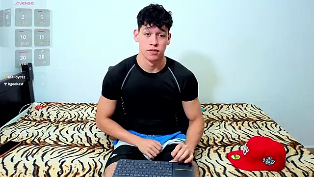 Snapshot of Luke_Muscle chatting on 06/18/26, 11:54 Luke Muscle online show from 06/18/26, 11:54