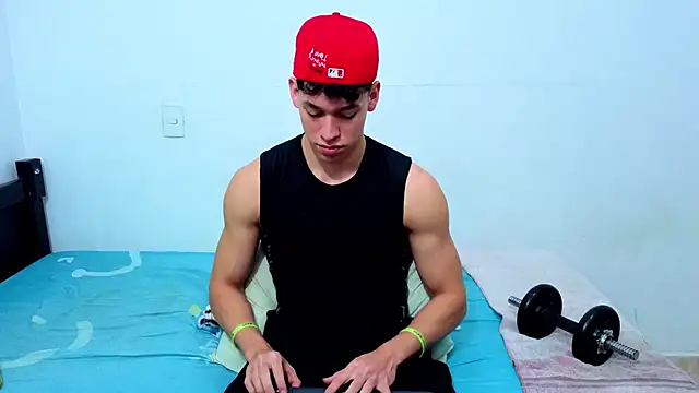 Snapshot of Luke_Muscle chatting on 06/09/26, 02:40 Luke Muscle online show from 06/09/26, 02:40