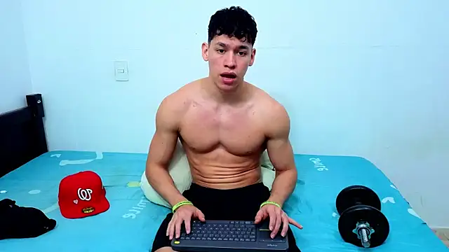 Snapshot of Luke_Muscle chatting on 06/10/26, 02:46 Luke Muscle online show from 06/10/26, 02:46