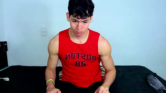 Snapshot of Luke_Muscle chatting on 06/03/26, 12:28 Luke Muscle online show from 06/03/26, 12:28