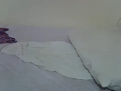 Snapshot of creamypetite chatting on 06/13/26, 09:57 creamypetite online show from 06/13/26, 09:57