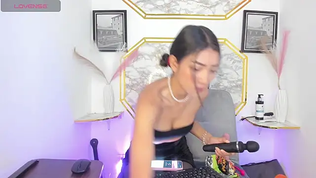 jaulyn 18   online show from 06/09/26, 06:42