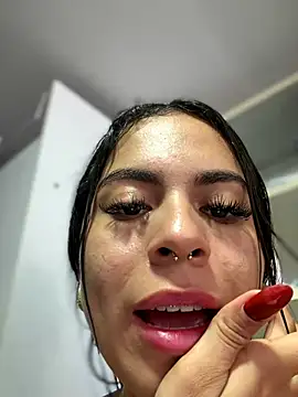 Snapshot of Eveliin__ chatting on 06/16/26, 03:45 Eveliin online show from 06/16/26, 03:45