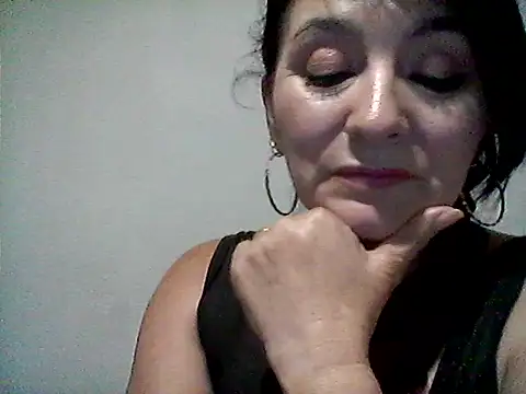 Anlly garcia002 online show from 05/27/26, 01:57