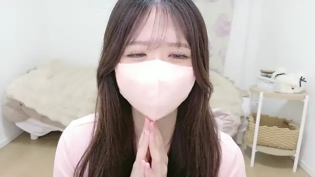 Snapshot of Yuinyaaa chatting on 06/20/26, 10:42 Yuinyaaa online show from 06/20/26, 10:42