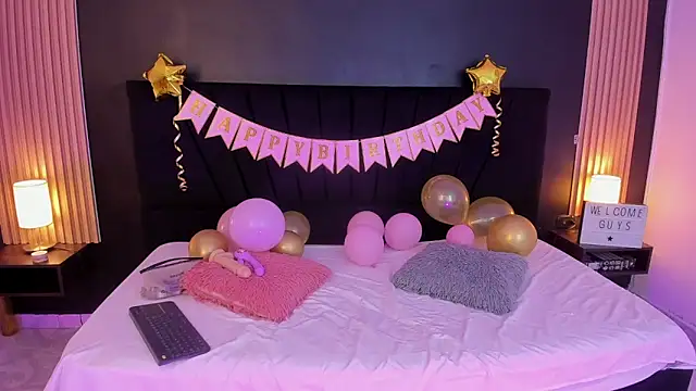 twodolls18 online show from 05/29/26, 03:45