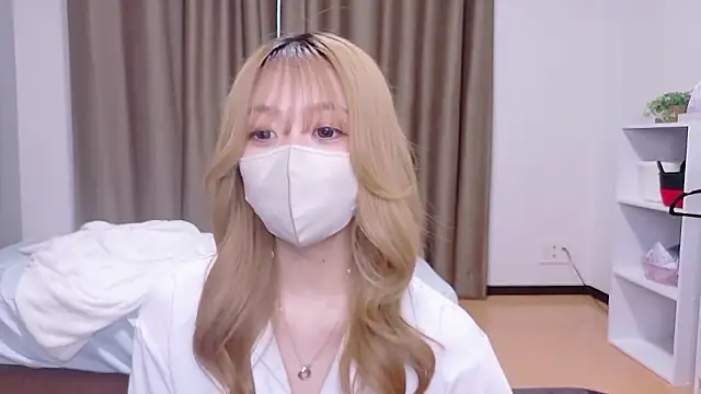 Riona H online show from 05/26/26, 03:37
