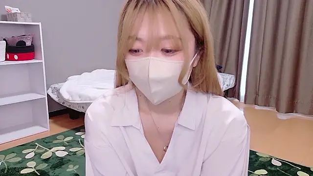 Riona H online show from 05/27/26, 03:58