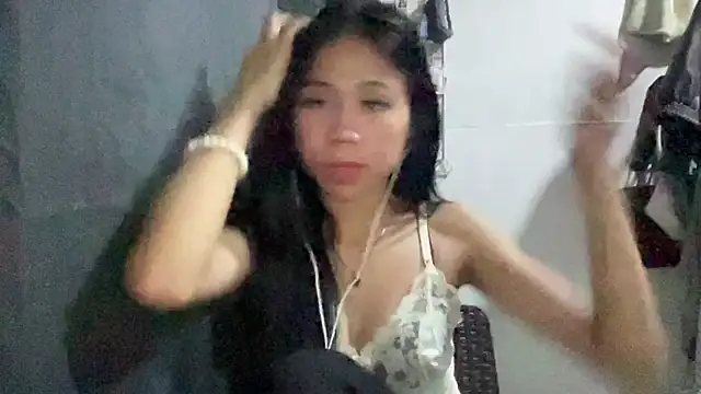 Snapshot of amberluiss chatting on 06/01/26, 01:55 amberluiss online show from 06/01/26, 01:55