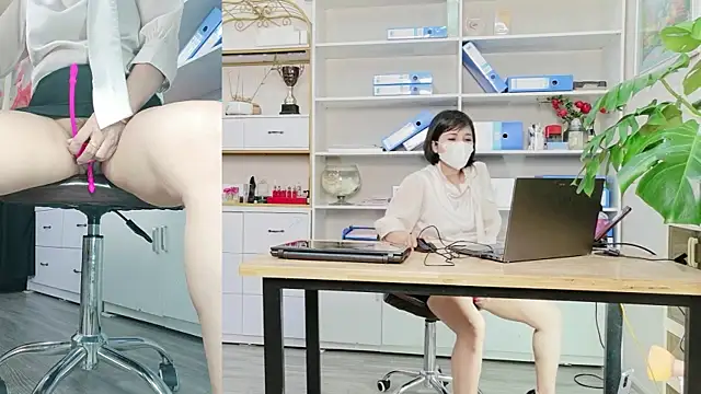 Julie-Rosee online show from 06/12/26, 02:26