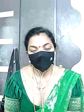 Snapshot of Leela_555 chatting on 06/15/26, 07:13 Leela 555 online show from 06/15/26, 07:13